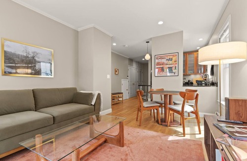 The Port Apartment | Cozy 2-Bed Apt Near MIT/Harvard + Parking