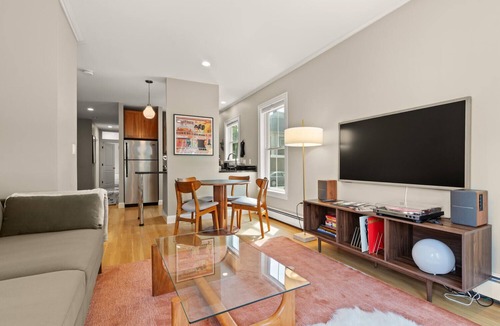 The Port Apartment | Cozy 2-Bed Apt Near MIT/Harvard + Parking