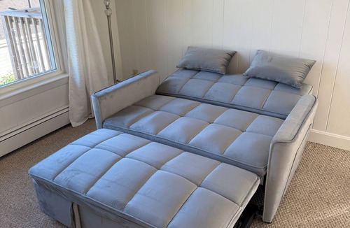 Attleboro Apartment | Cozy 2-bedroom apartment in lovely Attleboro with AC