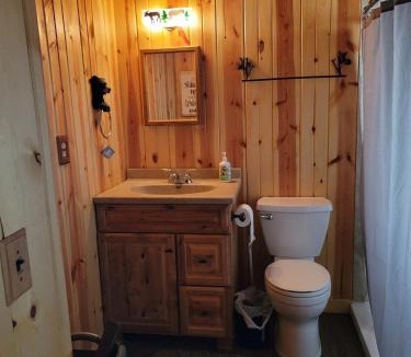 Suring House | Cozy 2 Bedroom Cabin