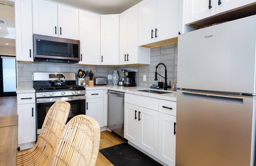 East Beach Cottage | Cozy 2-bedroom cottage near East Beach!