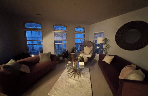 Reisterstown Condo | Cozy 2-bedroom condo in Owings Mills close to plenty of shops & restaurants.