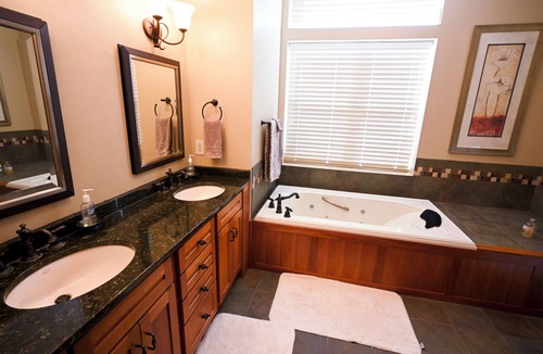 Emmetsburg Condo | Cozy 2-bedroom condo in wonderful Emmetsburg