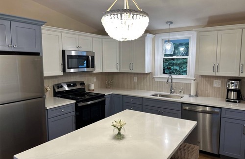 Jamestown Shores Cottage | Cozy 2-bedroom cottage in tranquil Jamestown with AC