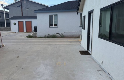 West Bishop House | Cozy 2-bedroom house in downtown Bishop, walkable to shops, movies, restaurants!