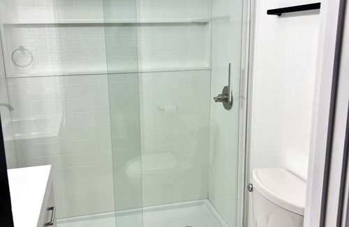 Harbor House | Cozy 2-bedroom house in gorgeous Carson with AC for relaxing stays
