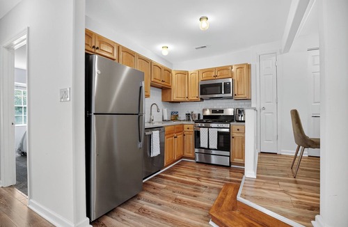 Clayton House | Cozy 2-bedroom house near Rowan Univ. Inspira Medical Ctr., Phila, AC, and NYC