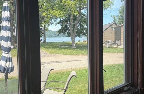 Poynette House | Cozy 2-bedroom lake view house in charming Poynette with AC