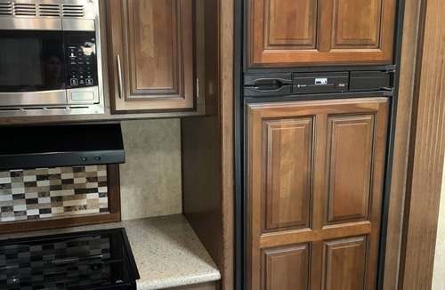 Leesville House | Cozy 2-bedroom RV with WiFi and AC near Ft Johnson