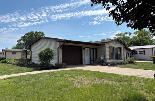 Southside House | Cozy 2 Bedroom Home in Prairie du Chien - Make a Memory