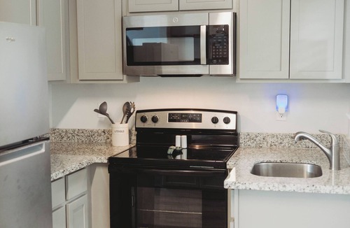 Covington Apartment | Cozy 2Bed 1Bath Property Near Downtown Covington and St. Tammany Hospital