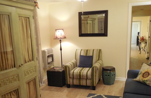Freret Apartment | Cozy 2BR/1.5 Bath Uptown/Freret (17STR-10236)