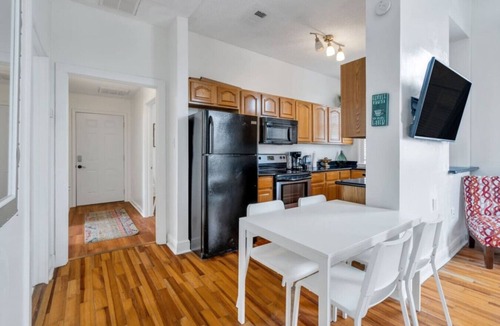 Tulane - Gravier Bed & Breakfast | Cozy 3 Bedroom Hideaway in Hotel w/Pool Access near FQ