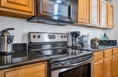Tulane - Gravier Bed & Breakfast | Cozy 3 Bedroom Hideaway in Hotel w/Pool Access near FQ