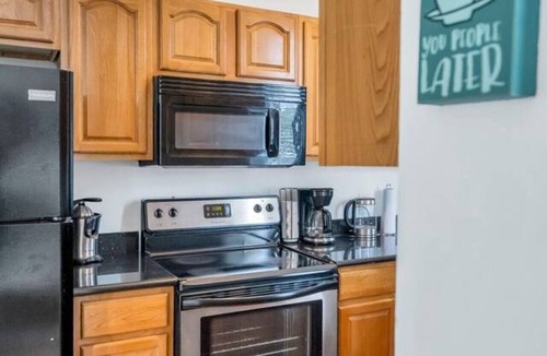 Tulane - Gravier Bed & Breakfast | Cozy 3 Bedroom Hideaway in Hotel w/Pool Access near FQ