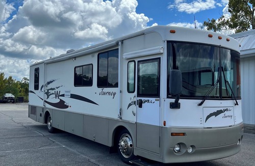 Gulf Hills House | Cozy 36’ Motorhome RV in Ocean Springs, MS.