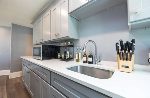 Washington Park Apartment | Cozy 3BD/1BA in Boston | Franklin Zoo, Boston Comm