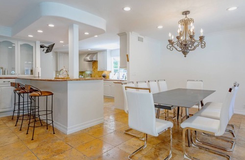 North Hollywood House | Cozy 5 Bed Home with Pool and Jacuzzi Minutes from Universal Studios