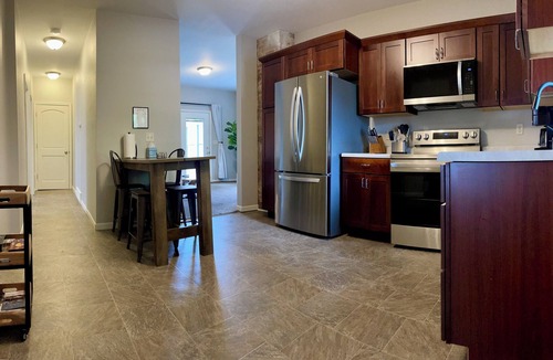 La Crosse House | Cozy 5BR Duplex by Mayo, 50-ft Parking