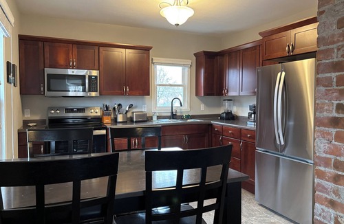 La Crosse House | Cozy 5BR Duplex by Mayo, 50-ft Parking