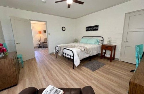 Somis House | Cozy and Peaceful 1-bedroom Farmhouse in Somis