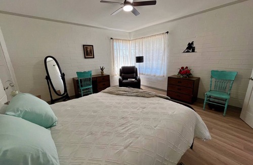 Somis House | Cozy and Peaceful 1-bedroom Farmhouse in Somis