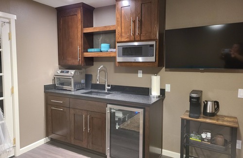 Atascadero House | Cozy and serene 1-bedroom apartment over garage in terrific Atascadero
