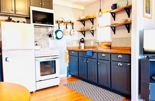 Gloucester Apartment | Cozy Apartment at Green Landing - AC - No Cleaning Fee - Hassle Free Check Out