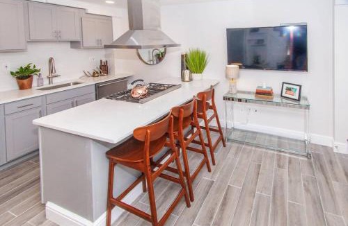 Highland Park House | Cozy Apartment Near T