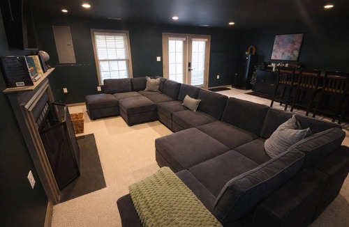 Purcellville Apartment | Cozy Apartment w/King bed in lovely VA Wine Country; Enough room for up to 6!