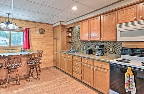 Arkdale House | Cozy Arkdale Home w/ Fire Pit, Walk to Lake!