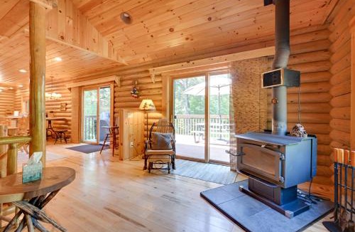 Arkdale House | Cozy Arkdale Wood Cabin Near Petenwell Lake!
