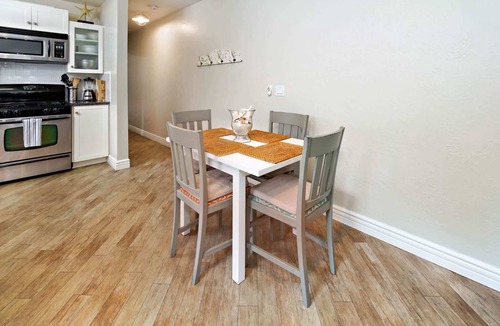 Old Towne House | Cozy Beach Bungalow - Walk to Seal Beach, Shops, Dining