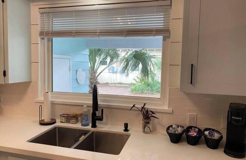Biloxi Cottage | Cozy beach cottage in Biloxi and only 5 minutes from Ocean Springs!