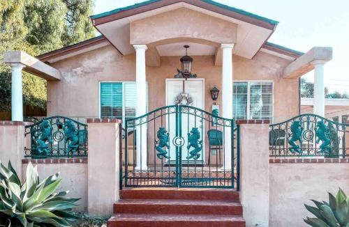 La Conchita Villa | Cozy beach home walking distance from ocean