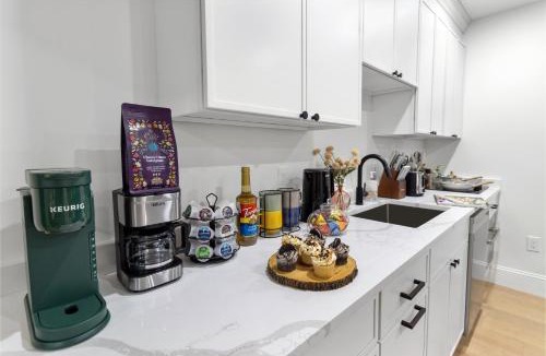East Somerville Apartment | Cozy Boston Stay/8 Minutes to Boston