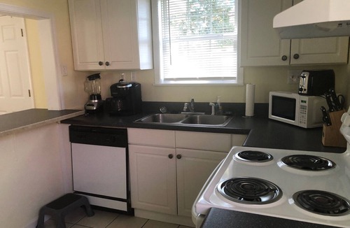 Long Beach Cottage | Cozy Breeze Bungalow-walk to beach, harbor, restaurants, quaint downtown.
