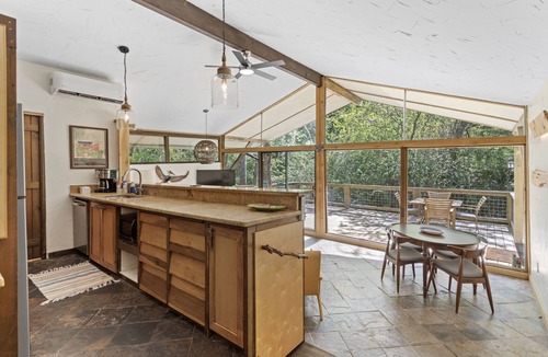 Ocean Springs House | Cozy bungalow half a mile to East Beach - Pet Friendly