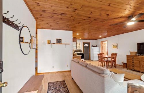 Overgaard House | Cozy Cabin in Heber with a deck, fireplace and pet friendly