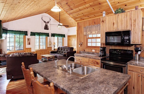 Harshaw House | Cozy Cabin On The Lake