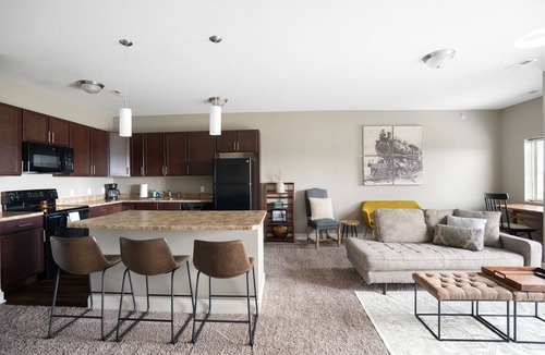 West Des Moines Apartment | Cozy Comfort with Balcony and Garage