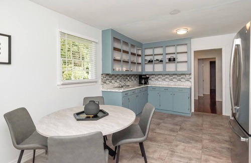 Mobile House | Cozy, Comfortable Home-Away-From-Home. Space for Work & Relaxation.