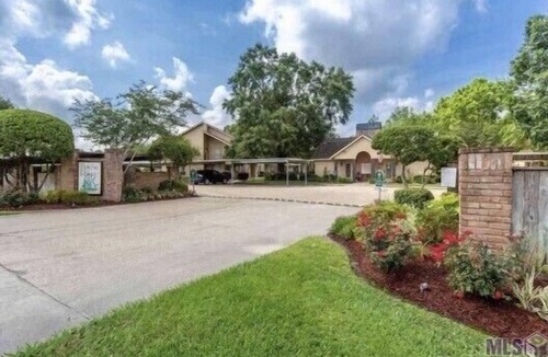 Inniswold Condo | COZY Condo in Parklike Setting - GREAT location!