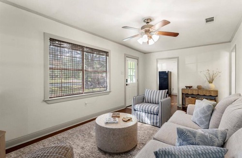 Long Beach Cottage | Cozy Cottage 2 miles from the Beach! Minutes to Gulfport, Pass, Bay St. Louis!