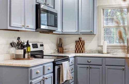 Long Beach Cottage | Cozy Cottage 2 miles from the Beach! Minutes to Gulfport, Pass, Bay St. Louis!