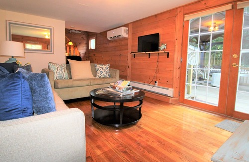 Falmouth Cottage | Cozy Cottage Close to Downtown