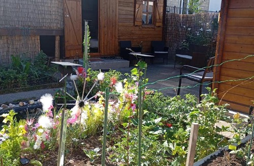 Bobigny Ski Chalet | Cozy cottage Paris Suburb!
