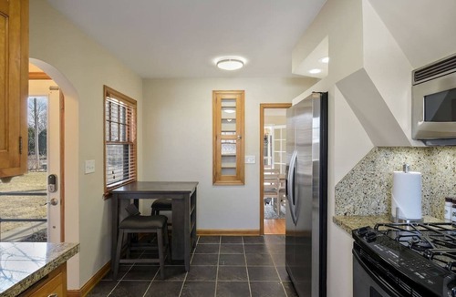 Wayzata House | Cozy Cottage/Porch/Firepit Only 15min from Dt MPLS