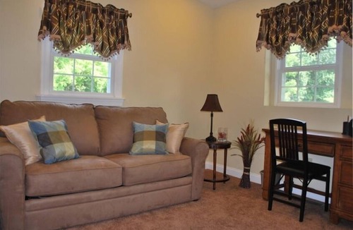 Kemblesville House | Cozy Country Cottage