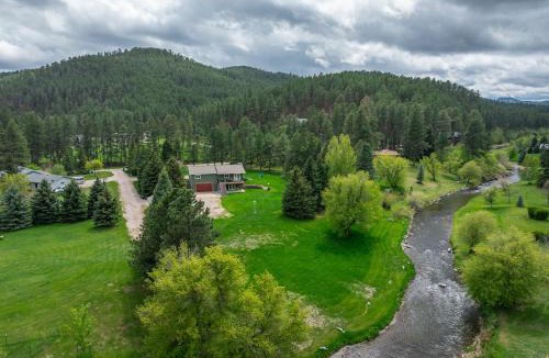 Rimrock House | Cozy Creekside Cabin